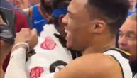 Nikola, da li si zaslužio ovo? Dok Srbin i Denver tuguju, saigrač umire od smeha sa najvećim Jokićevim rivalom