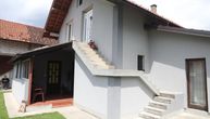 "Tata bije mamu": Dete gledao jezivo nasilje u Arilju, pa molio komšinicu da pomogne! Otac obe bacio sa terase
