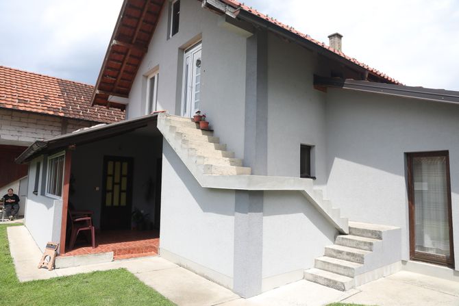 Arilje, Bacio bivšu ženu sa terase Arilje, Bacio bivšu ženu sa terase