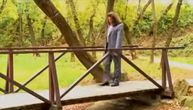 Ovo je najjeftiniji spot na estradi: Pevač napisao pesmu u javnom toaletu, pa postao hit zbog snimka