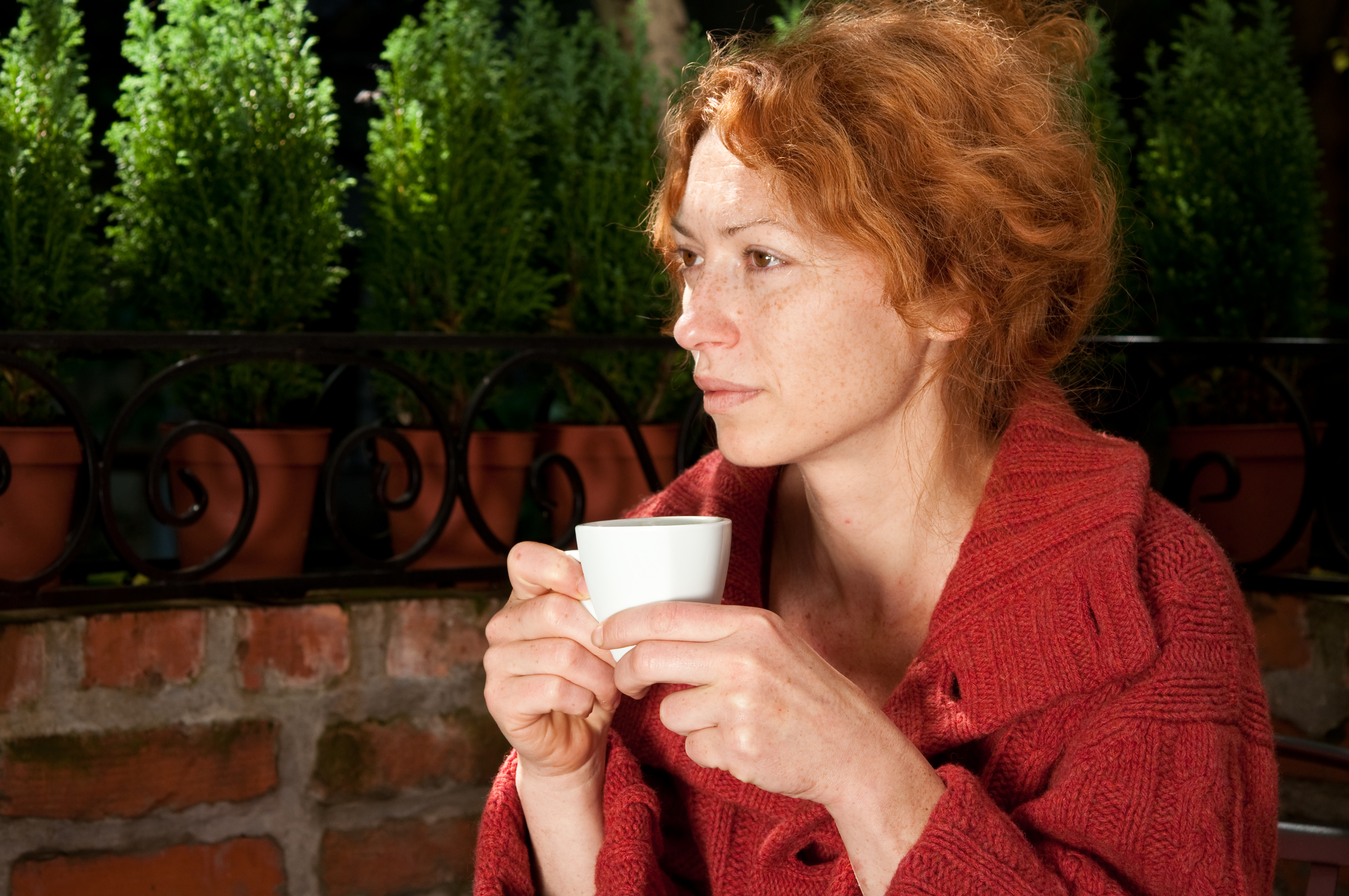 Naše mame nisu išle na škole roditeljstva, pile su kafu i odmarale posle posla: Kako smo odrastali bez straha