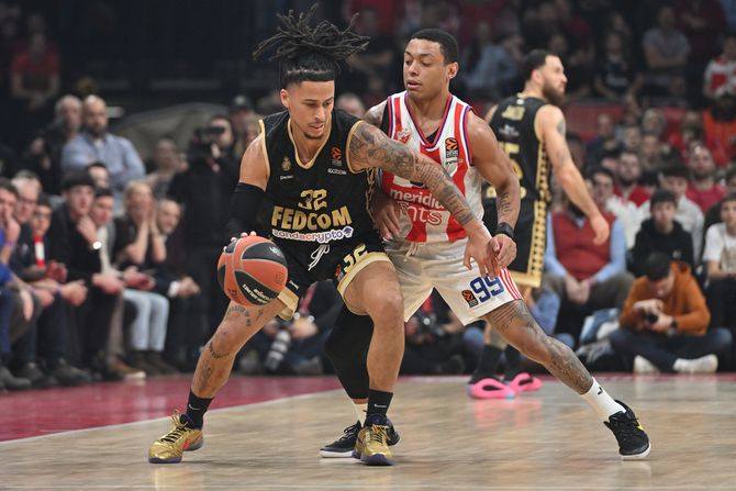 Metju Strazel (KK Monako) - Jago dos Santos (KK Crvena zvezda) Metju Strazel (KK Monako) - Jago dos Santos (KK Crvena zvezda)