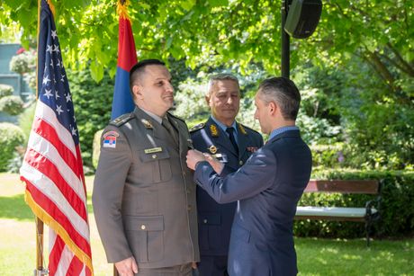 Dodela odlikovanja u Ambasadi SAD Dodela odlikovanja u Ambasadi SAD