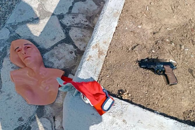 Pištolj, maska Pištolj, maska