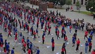 Maturanti zaplesali širom Srbije: Gradski trgovi blistaju mladošću i lepotom