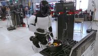 Tesla robot mesio testo i kuvao večeru: Evo šta sve Optimus sada ume da radi