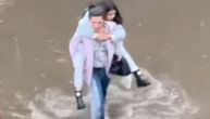 Ulicama u Subotici posle kiše tekle reke: Neke su se mogle preći samo na "krkače"