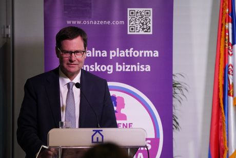 Žene, platforma takmičenje, OsnaŽene Žene, platforma takmičenje, OsnaŽene