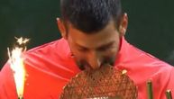 Novak Đoković dobio ogromnu tortu posle pobede protiv Arnaldija: "Srećan rođendan" i ukusna čokolada