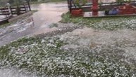 Smračilo se u trenu, a onda je krenula jaka oluja: Nevreme napravilo haos u delu Srbije, ispaljeno 314 raketa