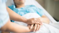 Tajanstveni pokret koji ljudi prave pre smrti: Medicinska sestra otkriva njegovo značenje