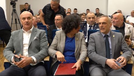 Vojska tribina Uloga i značaj Posebnih jedinica policije Milan Jolović Legenda Vojska tribina Uloga i značaj Posebnih jedinica policije Milan Jolović Legenda