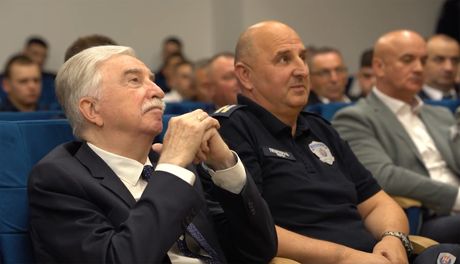 Vojska tribina Uloga i značaj Posebnih jedinica policije Nikola Šainović Vojska tribina Uloga i značaj Posebnih jedinica policije Nikola Šainović