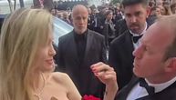 "POMERI SE, ČOVEČE!": Telohranitelj Anđeline Džoli ne zna za lični prostor, najlepša žena vidno nezadovoljna