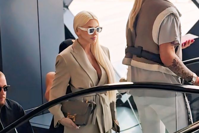 Jelena Karleusa na aerodromu Nikola Tesla Jelena Karleusa na aerodromu Nikola Tesla