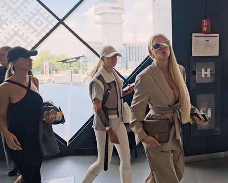 Jelena Karleusa na aerodromu Nikola Tesla Jelena Karleusa na aerodromu Nikola Tesla