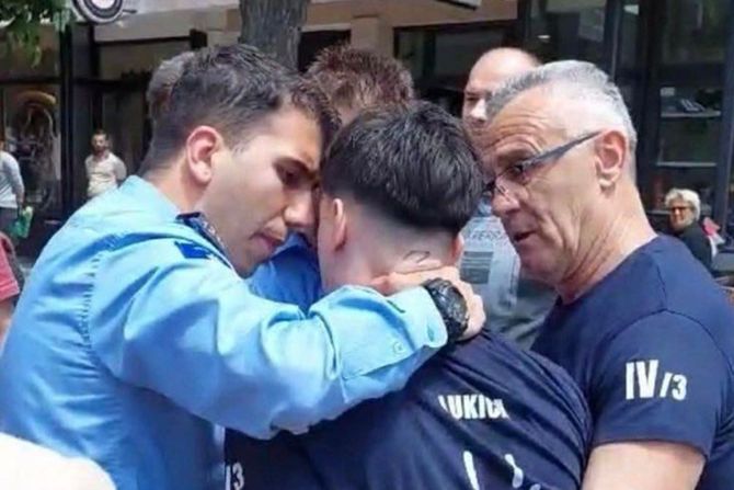 Napad na maturante, kosovska mitrovica Napad na maturante, kosovska mitrovica