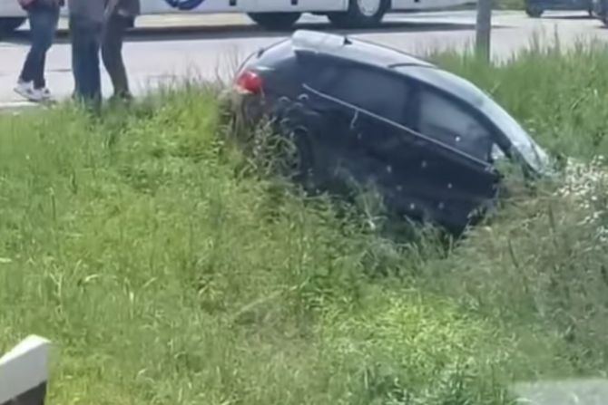 auto u kanalu, obrenovac