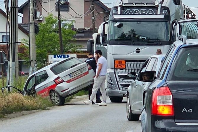Sudar automobila i cisterne kod Čačka Sudar automobila i cisterne kod Čačka