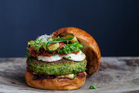 Vege burger od graška Vege burger od graška