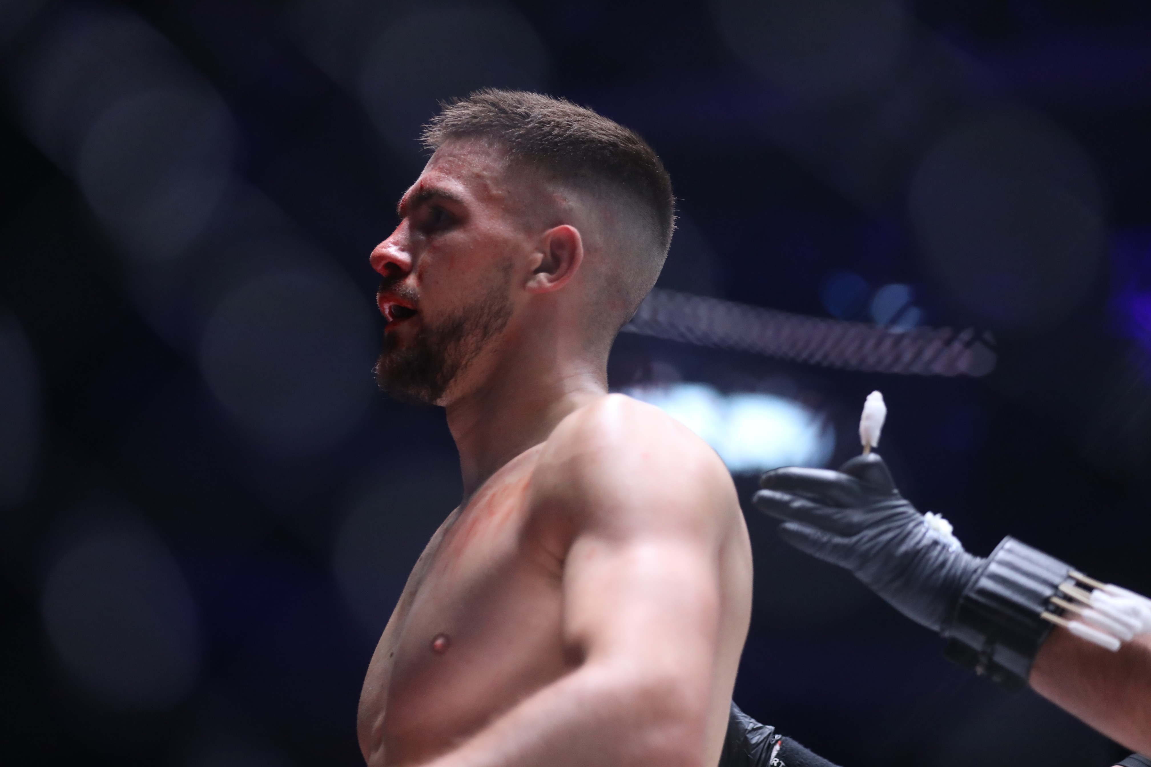 Marko Bojković stigao u Bor sa popularnim Hondom, došao da bodri "srpskog Tajsona" - Almira Memića!