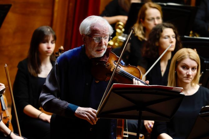 Beogradska filharmonija nastupila sa violinistom Gidonom Kremerom u Kolarcu Beogradska filharmonija nastupila sa violinistom Gidonom Kremerom u Kolarcu