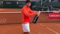 Novak "napao" Stefana i Taru džinovskim šampanjcem: Reakcija dece je hit, a pogledajte ko se najgore proveo