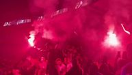 Gori Arena posle pobede Janičića: Srbi popalili baklje i ovacijama ispratili brutalno prebijanje Bojkovića