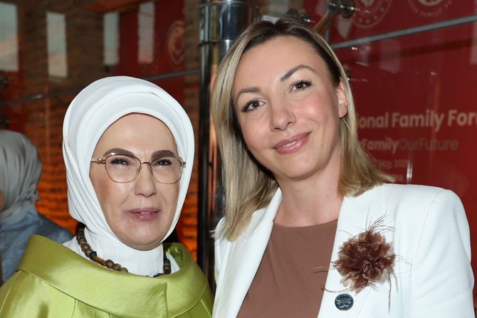 Ministarka Macura sa porodicom Erdogan u Istanbulu Ministarka Macura sa porodicom Erdogan u Istanbulu