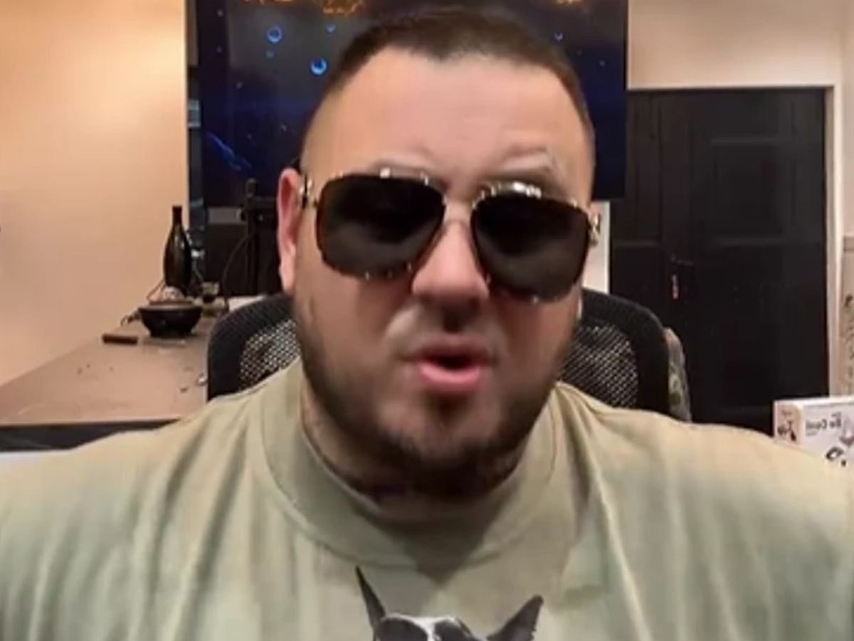 U Srbiji zarađuje za hleb, a veliča Tompsona: Filip Car navukao gnev ljudi zbog objave "Zabranite mu..."