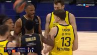 Frka na startu finala Evrolige: Biberović u klinču sa Strazelom, čuveni Lotermozer uleteo da sve zaustavi