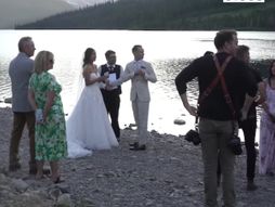 Venčanje prekinuo napad medveda