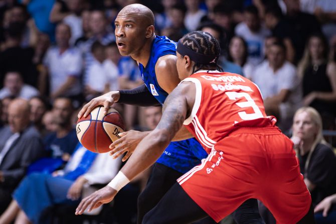 Rašid Sulejmon i Ajzea Kenan (KK Budućnost - KK Crvena zvezda)