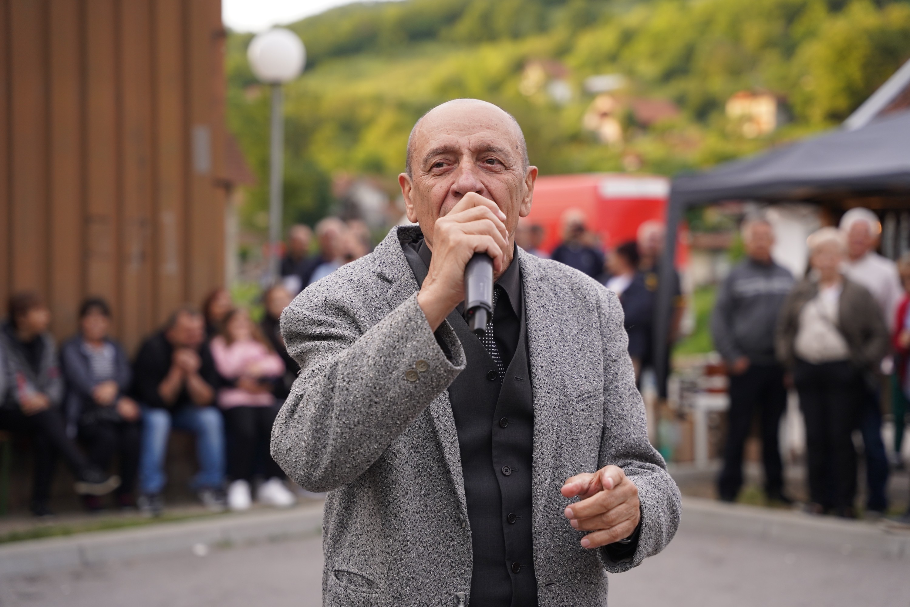 46 godina na estradi, a prima penziju 30.000 din! Legenda narodne muzike priznao: "Malo je da bi čovek opstao"