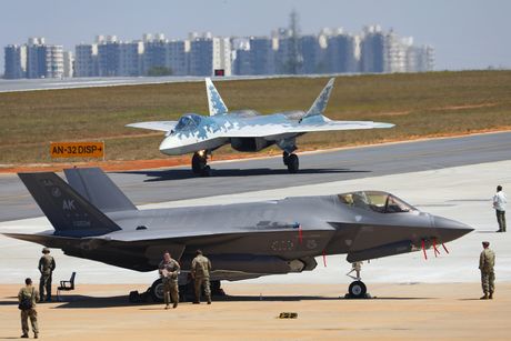 Su-57, F-35 Su-57, F-35