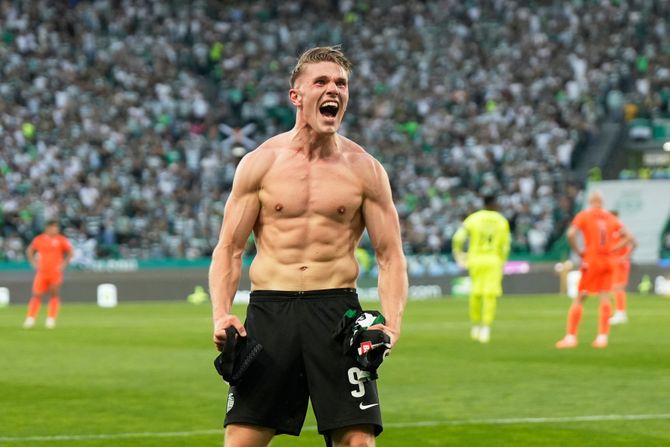 Viktor Đokereš - FK Sporting Lisabon Viktor Đokereš - FK Sporting Lisabon