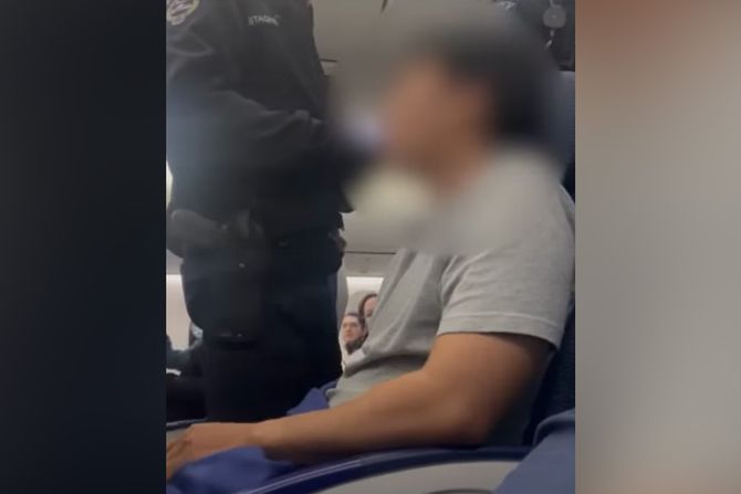 Vezan putnik u avionu