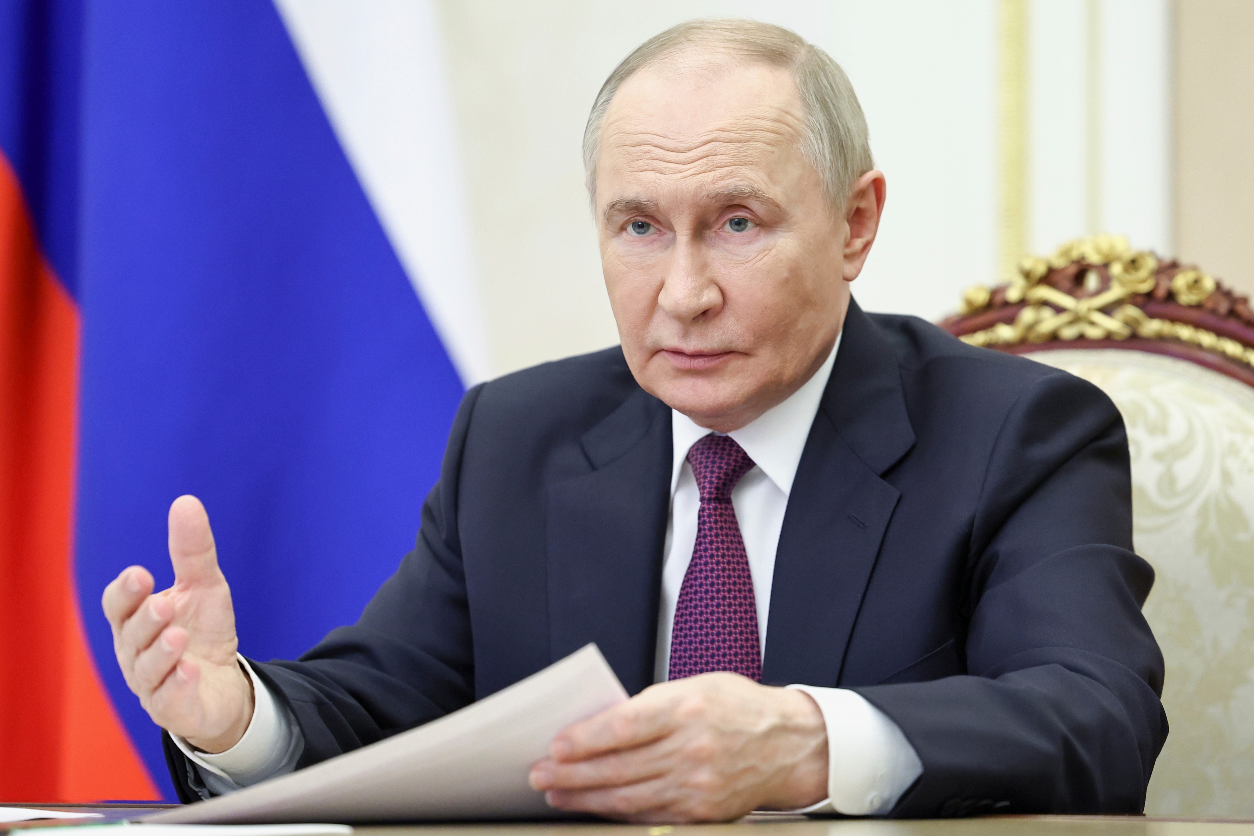 OPASNO Putin potpisao sporan zakon: Sada može da upotrebi vojsku za zaštitu ruskih građana u inostranstvu