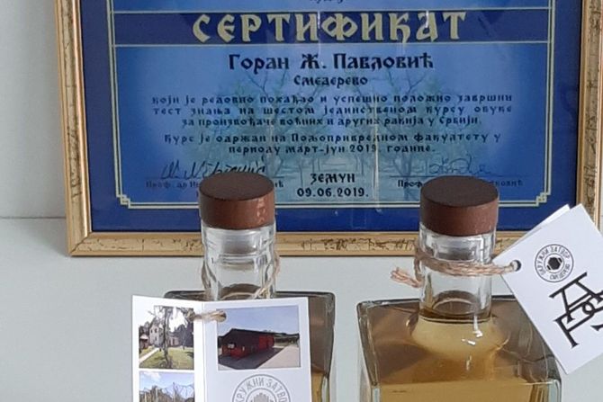 Zlatne medalje za kvalitet rakije "Aps" sa ekonomije Okružnog zatvora u Smederevu Zlatne medalje za kvalitet rakije "Aps" sa ekonomije Okružnog zatvora u Smederevu