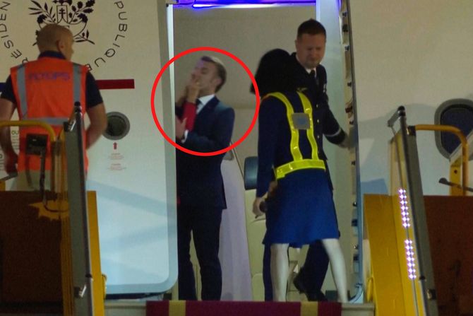 Emanuel Makron Bridžit Makron šamar Emanuel Makron Bridžit Makron šamar