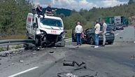 Prve fotografije sa mesta udesa na Zlatiboru: Delovi automobila svuda po putu, jedna osoba teško povređena