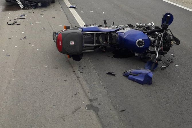 Sudar motora i vozila u selu Uzići Sudar motora i vozila u selu Uzići