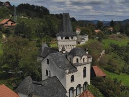 Nesvakidšnji dvorac u srcu Srbije