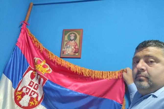 Saša Stevčić, srpska zastava, KiM Saša Stevčić, srpska zastava, KiM
