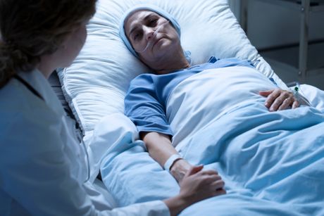 Bolnica, doktorka, medicinska sestra , nega , rak pacijent, pacijenkinja, palijativna nega Bolnica, doktorka, medicinska sestra , nega , rak pacijent, pacijenkinja, palijativna nega