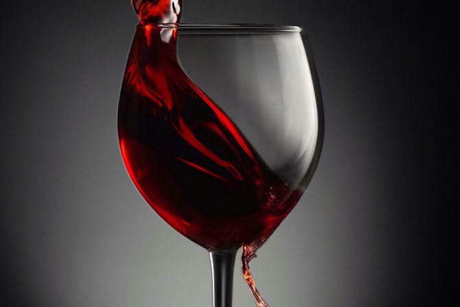 crno vino, crveno vino, vino, čaša vina