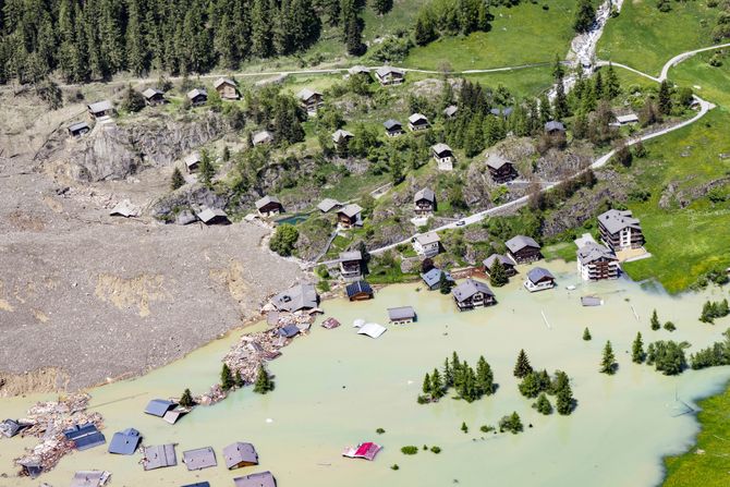 Švajcarska selo Blaten urušavanje glečera Švajcarska selo Blaten urušavanje glečera