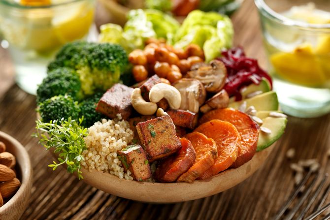 Vege hrana brokoli tofu Vege hrana brokoli tofu