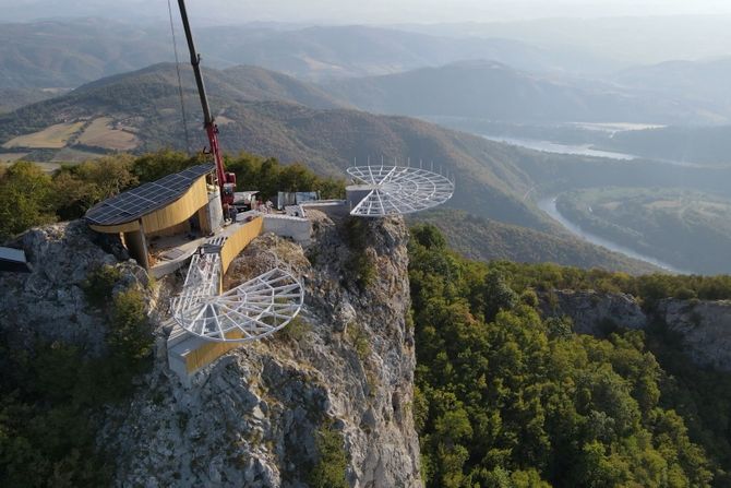 Stakleni vidikovac na vrhu Kablara