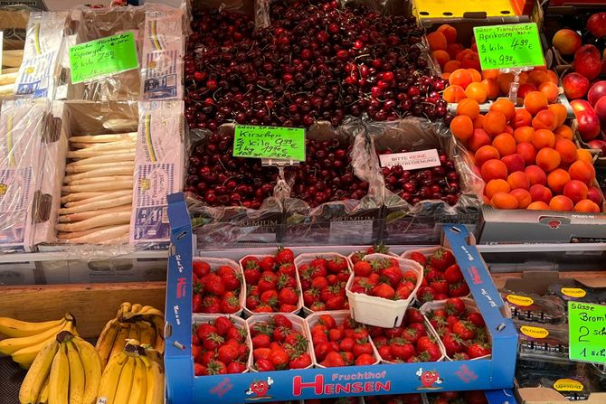 Cene voća u Minhenu, trešnje 20 evra Cene voća u Minhenu, trešnje 20 evra